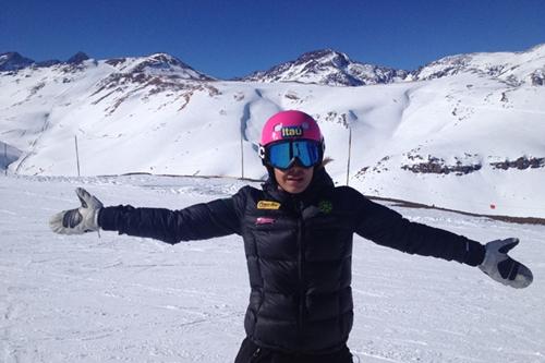 Brasileira competiu nesta terça (18), na estreia da equipe de Ski Alpino em Sochi-2014 / Foto: Divulgação CBDN
